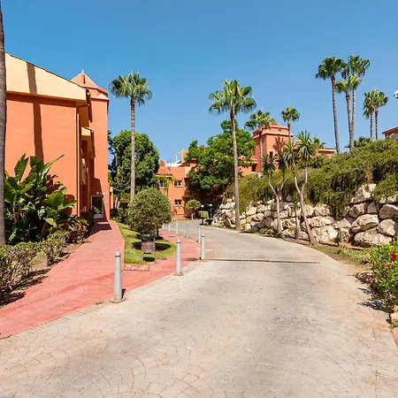 U-nique Benajarafe *