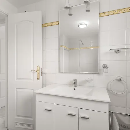 U-nique Benajarafe Апартаменти *